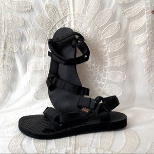 Teva Original Universal Flat Sandal (Size 9)